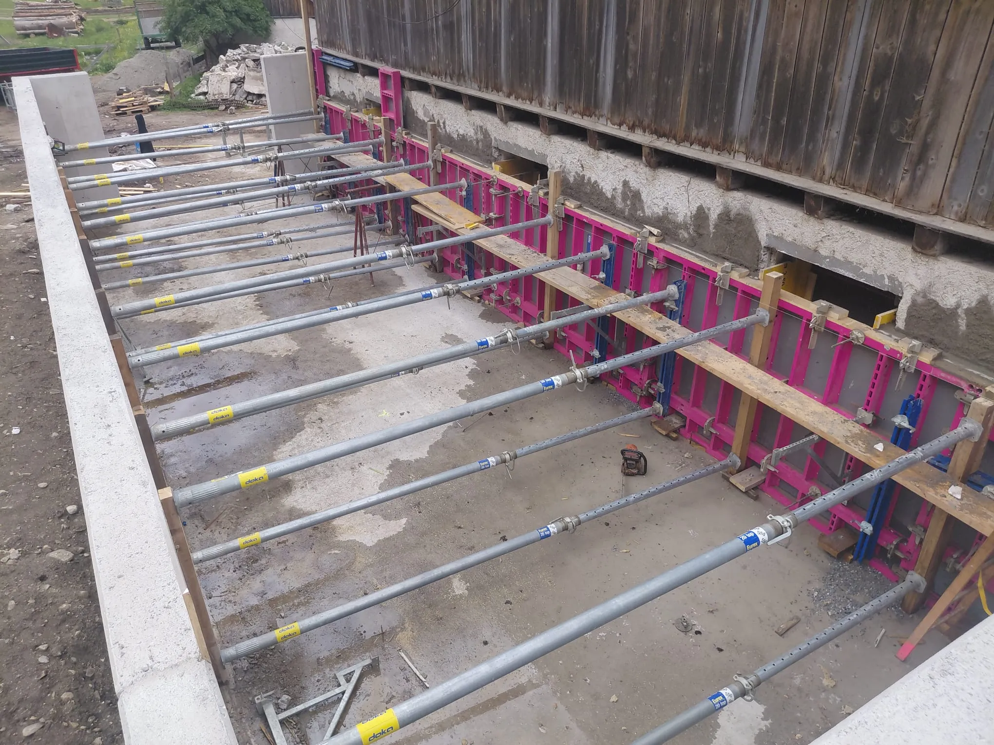 schlauer-bauen-lungau-deckenschalung-abstuetzung-scheune